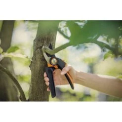Fiskars Bypass-Gartenschere PowerGearX Mit Rollgriff PX94 -Gartenwelt Günstiges Geschäft 6411501110121 4905 3